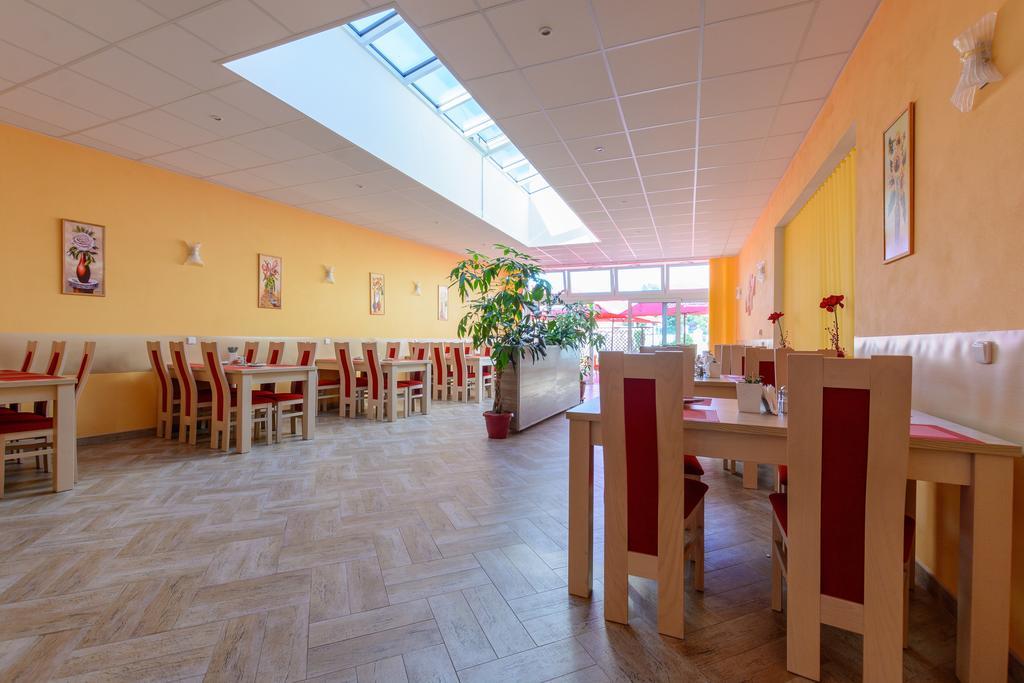 Hotel Trumf Mladá Boleslav Εξωτερικό φωτογραφία
